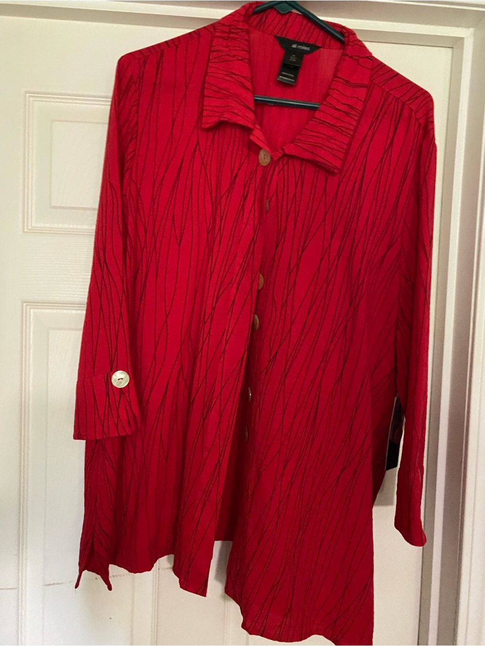 Ali Miles Red Long-Sleeve Button-Front Shirt with Subtle Black Linear Print